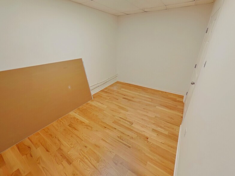 More Photos Of 101 S Main St, Mount Pleasant Storefront Retail Office For Lease