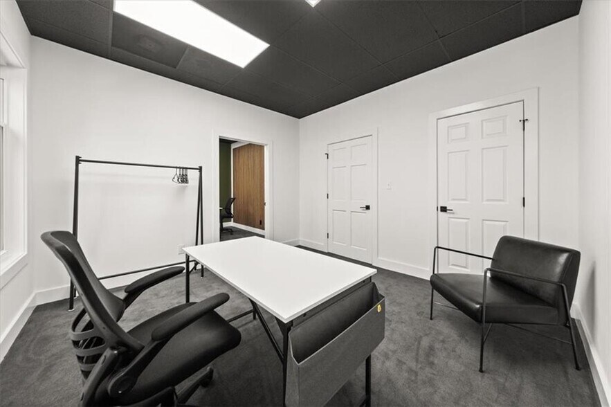 More Photos Of 6111 Peachtree Dunwoody Rd NE, Atlanta Medical For Sale