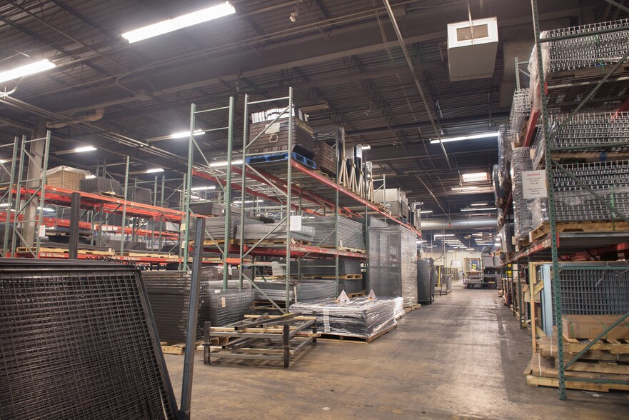 More Photos Of 5858 W 73rd St, Bedford Park Manufacturing For Lease