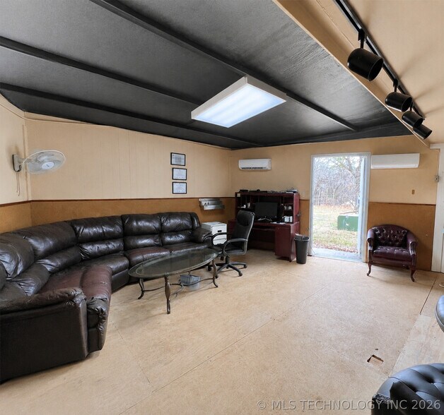 More Photos Of 5268 S Highway 377, Kingston Bar For Sale