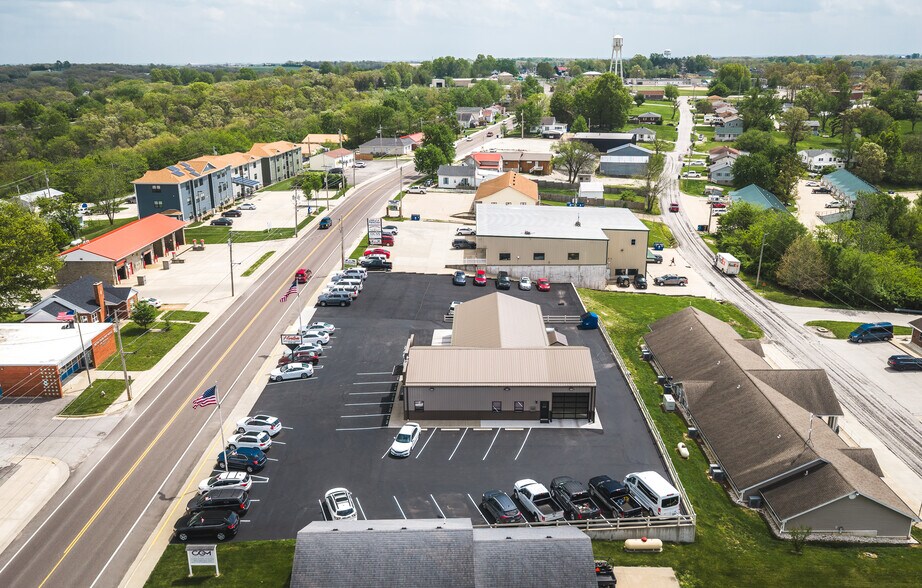 More Photos Of 1008 E Main St, Linn Auto Dealership For Sale