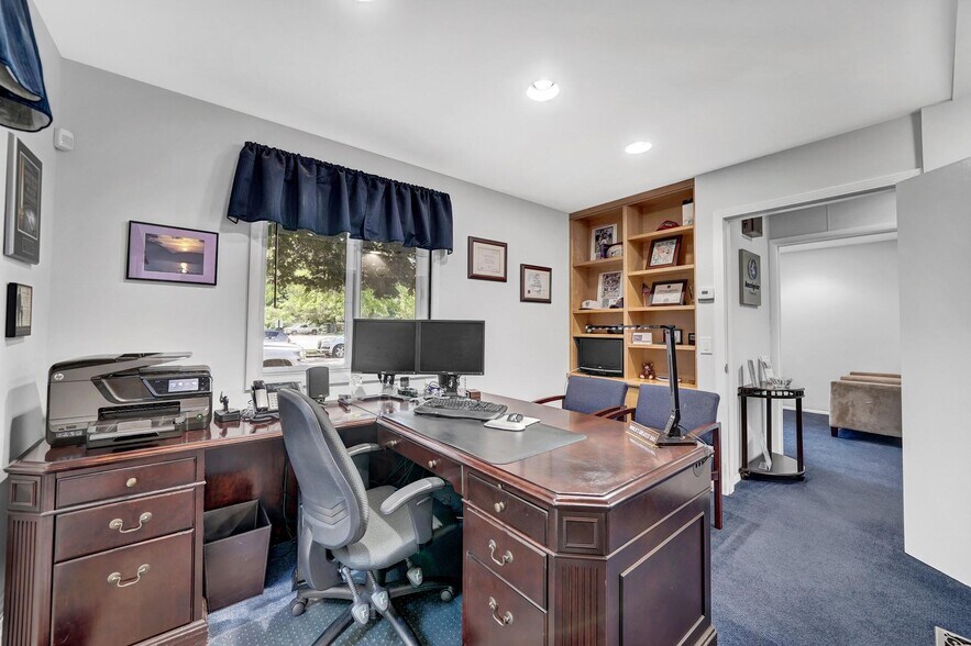 More Photos Of 3630 Hill Blvd, Jefferson Valley Medical For Lease