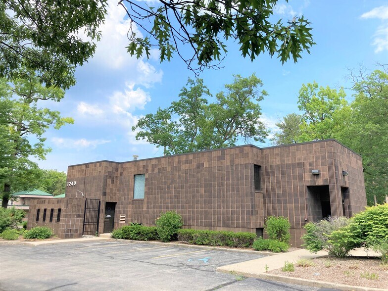 More Photos Of 1240 E 8th St, Traverse City Office For Sale