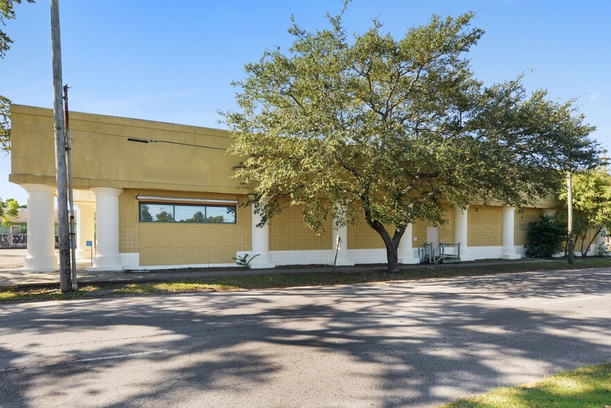 More Photos Of 5500 Saint Claude Ave, New Orleans Freestanding For Sale