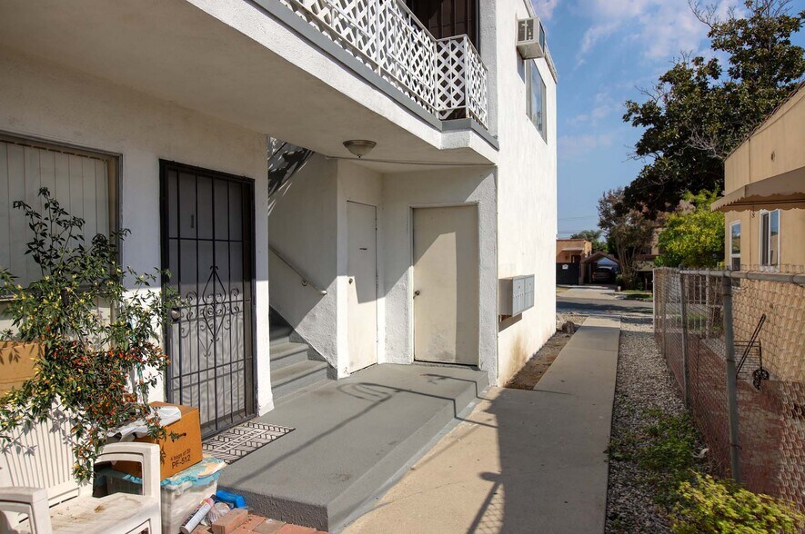 More Photos Of 1055 Grover Ave, Glendale Apartments For Sale