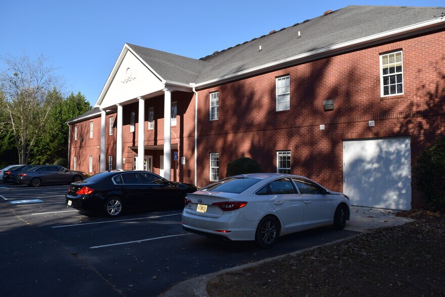 More Photos Of 115-131 N Park Trl, Stockbridge Medical For Lease