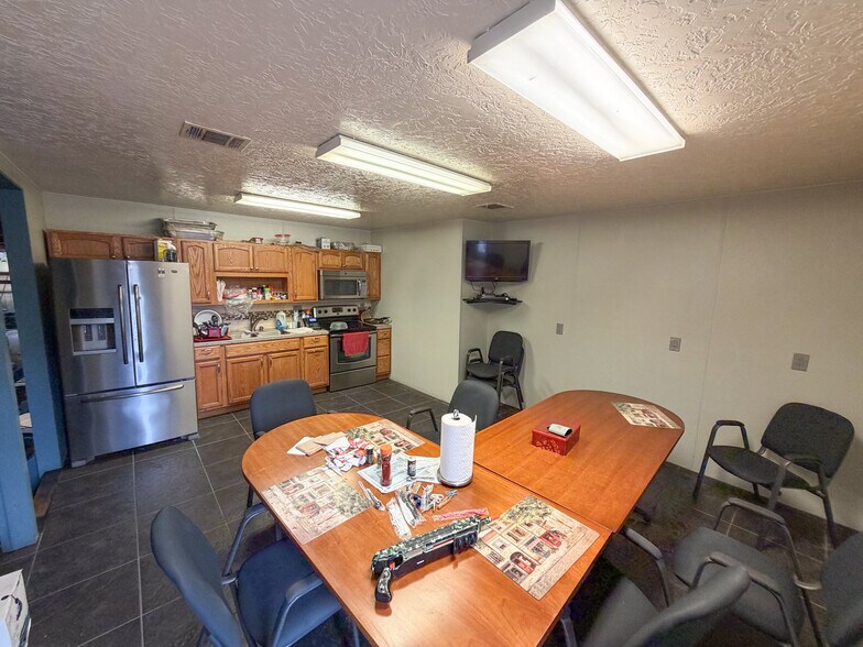 More Photos Of 4421 Theiss Rd, Humble Warehouse For Sale