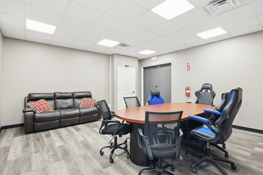 More Photos Of 581 E Cherry St, Troy Freestanding For Sale