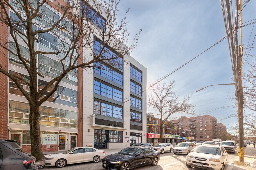 More Photos Of 13320 41st Rd, Flushing Office For Sale
