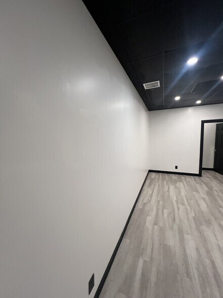 More Photos Of 31546 Railroad Canyon Rd, Canyon Lake Freestanding For Lease