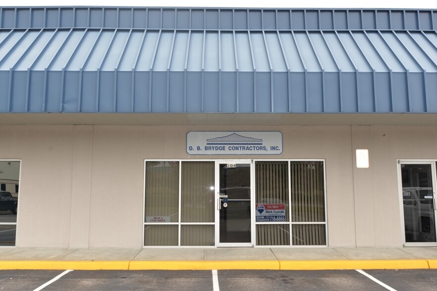 More Photos Of 1222 Executive Blvd, Chesapeake Showroom For Lease