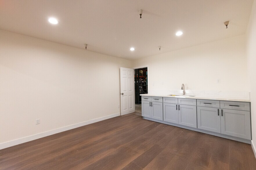 More Photos Of 7200-7240 Adams St & Texaco Ave, Paramount Warehouse For Sale