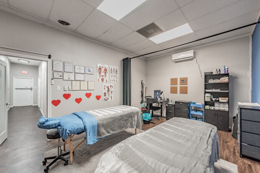 More Photos Of 7235 Glenview Dr, Richland Hills Office For Sale