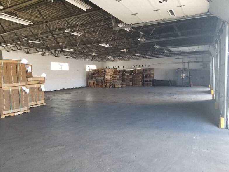 More Photos Of 6105 W Howard St, Niles Warehouse For Sale