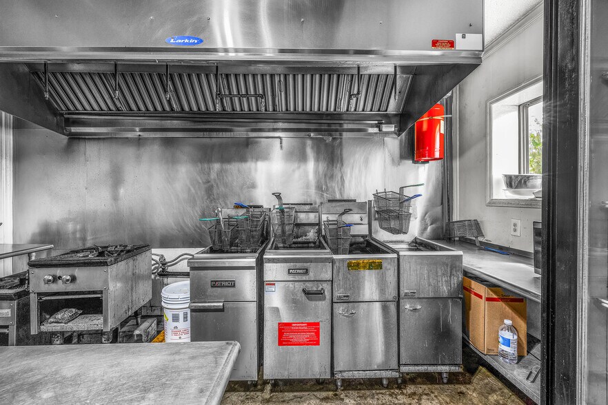 More Photos Of 697 W Cherry St, Jesup Restaurant For Sale