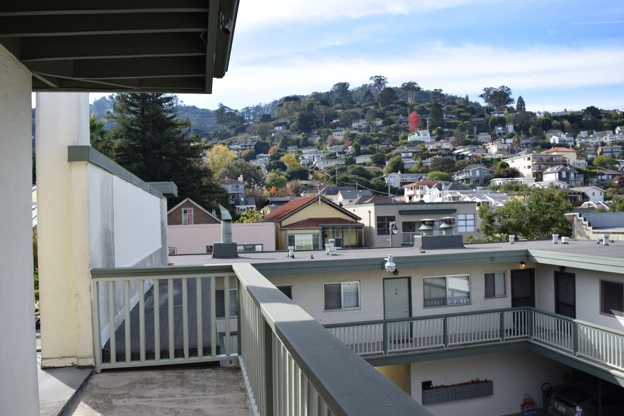 More Photos Of 206 Caledonia St, Sausalito Apartments For Sale
