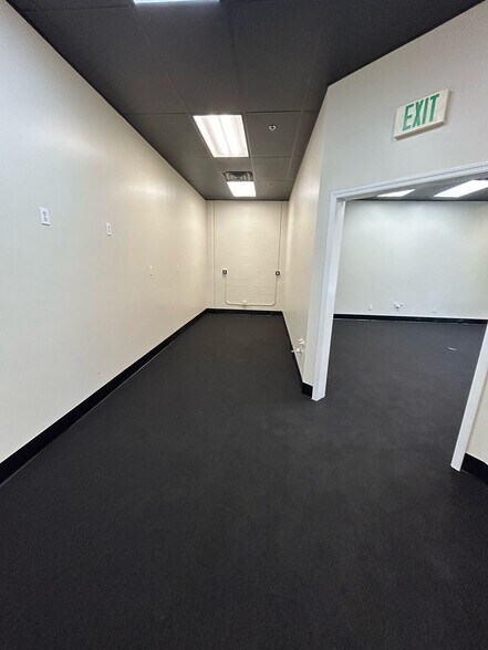 More Photos Of 7983-7997 SW Jack James Dr, Stuart Showroom For Sale