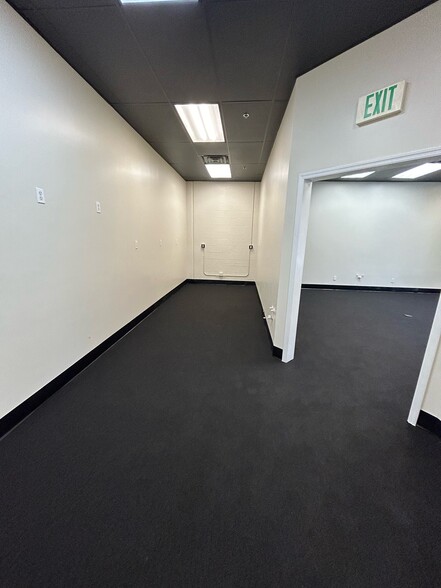 More Photos Of 7995 SW Jack James Dr, Stuart Showroom For Lease