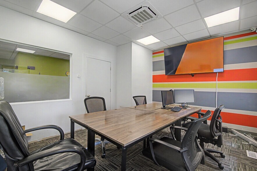 More Photos Of 11 Abrams Rd, Central Valley Office For Sale