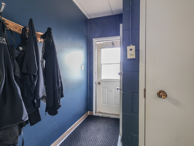 More Photos Of 5010 50 st, Stettler General Retail For Sale