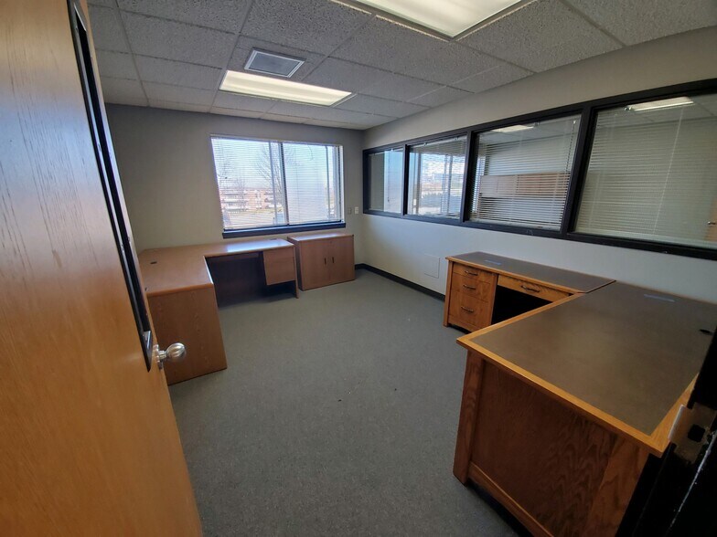 More Photos Of 2690 Fleur Dr, Des Moines Office For Lease