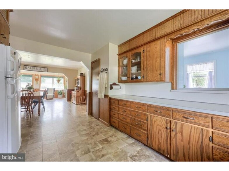 More Photos Of 240 Railroad Ave, Bird In Hand Flex For Sale