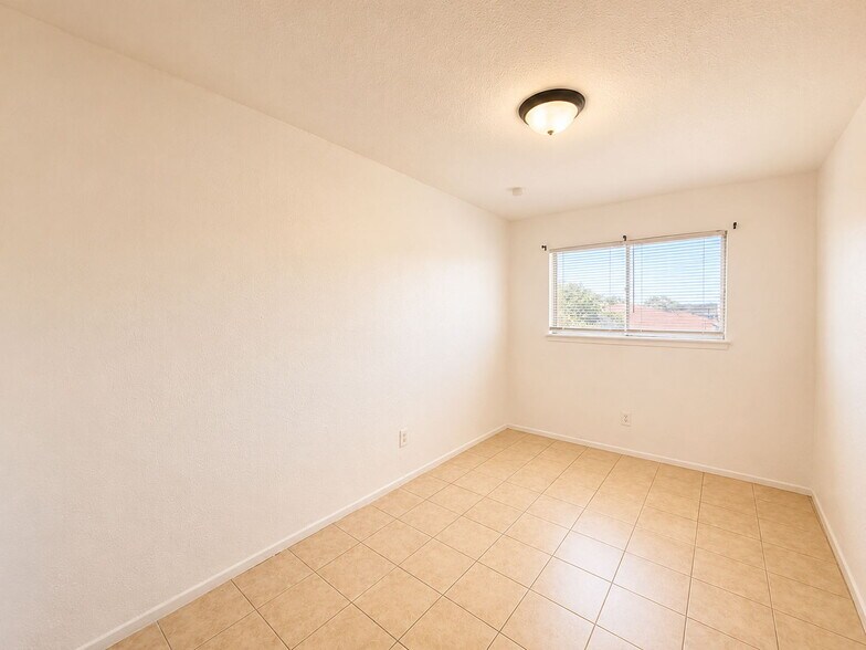 More Photos Of 1004 Austin St, Portland Apartments For Sale