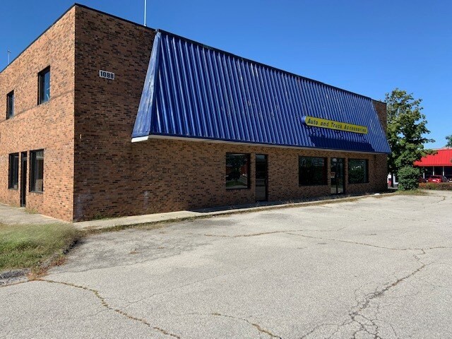 More Photos Of 2015 Family Cir, Lexington Freestanding For Lease