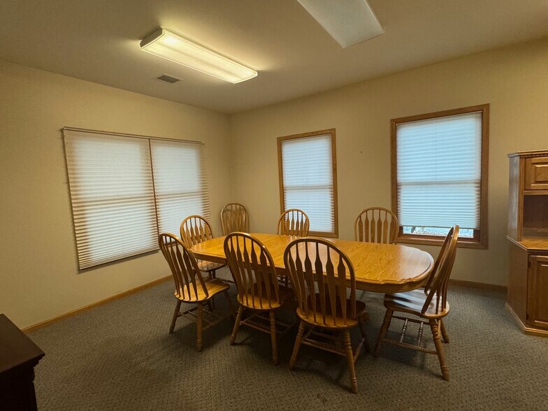 More Photos Of 3300 Commerce Dr, Dekalb Medical For Lease