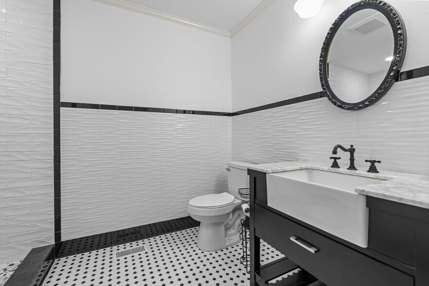 More Photos Of 202 W Main St, Sanford Office Residential For Lease