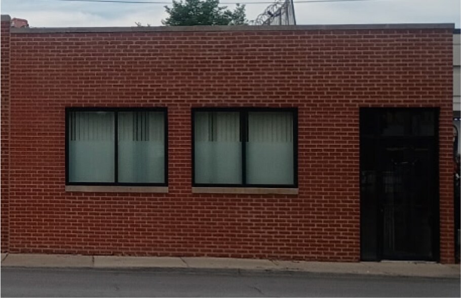 Primary Photo Of 2020 W 79th St, Chicago Medical For Lease