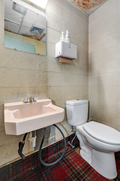 More Photos Of 532 E Walnut St, Springfield Freestanding For Sale