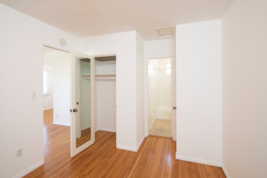 More Photos Of 7409-7415 Eads Ave, La Jolla Apartments For Sale