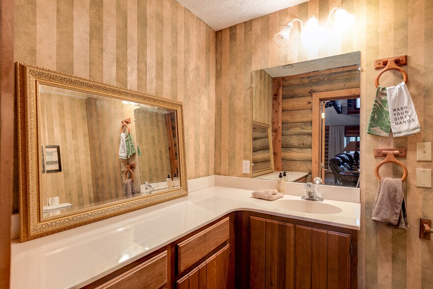 More Photos Of 4032 Highway 48 W, Mccomb Specialty For Sale