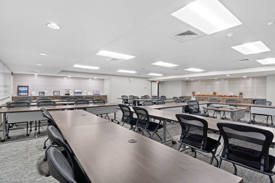 More Photos Of 313-315 Edge Ave, Valparaiso Office For Sale