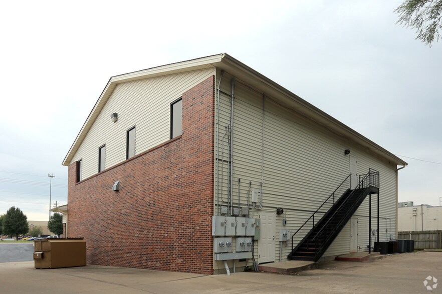 More Photos Of 8030 S Memorial Dr, Tulsa Office For Lease