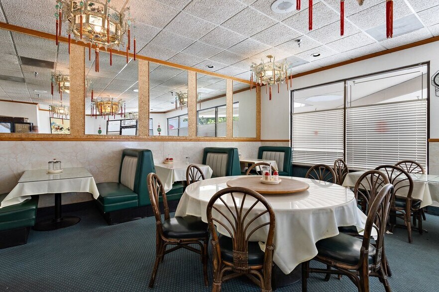 More Photos Of 640-650 W Covell Blvd, Davis Restaurant For Lease