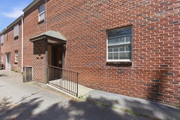 More Photos Of 1501 Powhatan St, Fredericksburg Flex For Sale