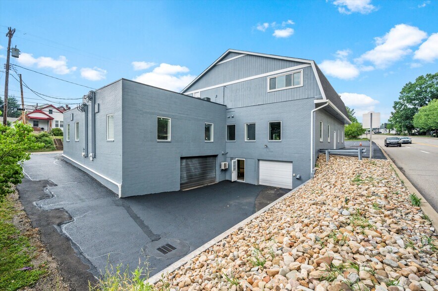 More Photos Of 7703 Perry Hwy, Pittsburgh Freestanding For Lease