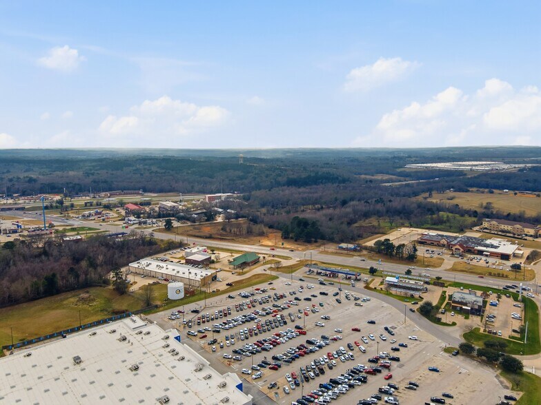 More Photos Of 3207 S Main St, Lindale Land For Lease