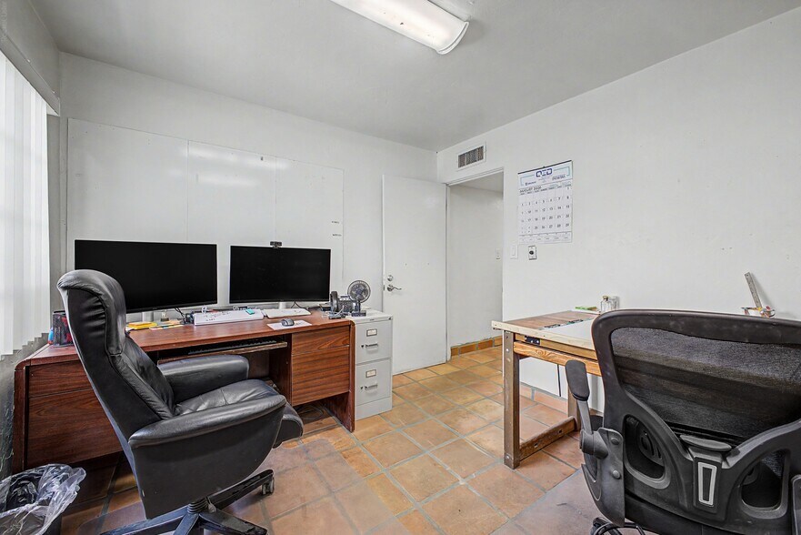 More Photos Of 2201 E 21st St, Tucson Warehouse For Lease