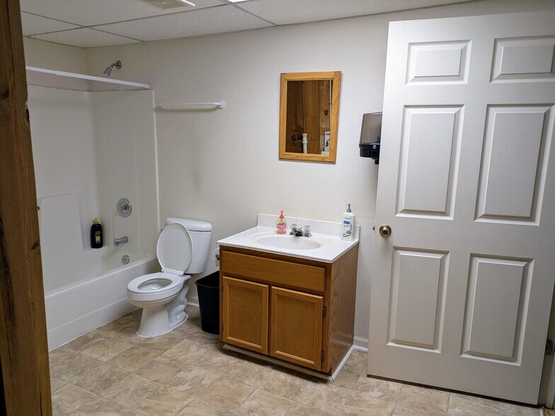 More Photos Of 1001 Greenville Hwy, Hendersonville Medical For Sale