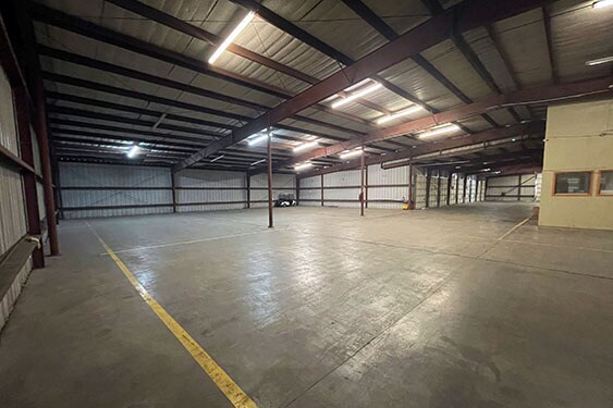 More Photos Of 1605 Military Rd, Brownsville Distribution For Lease