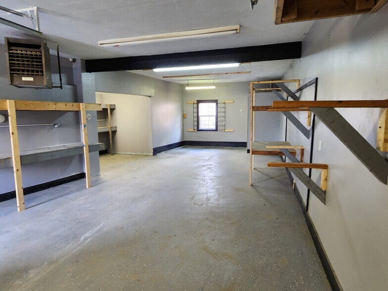 More Photos Of 1084 W Shore Rd, Warwick Garden Center For Lease