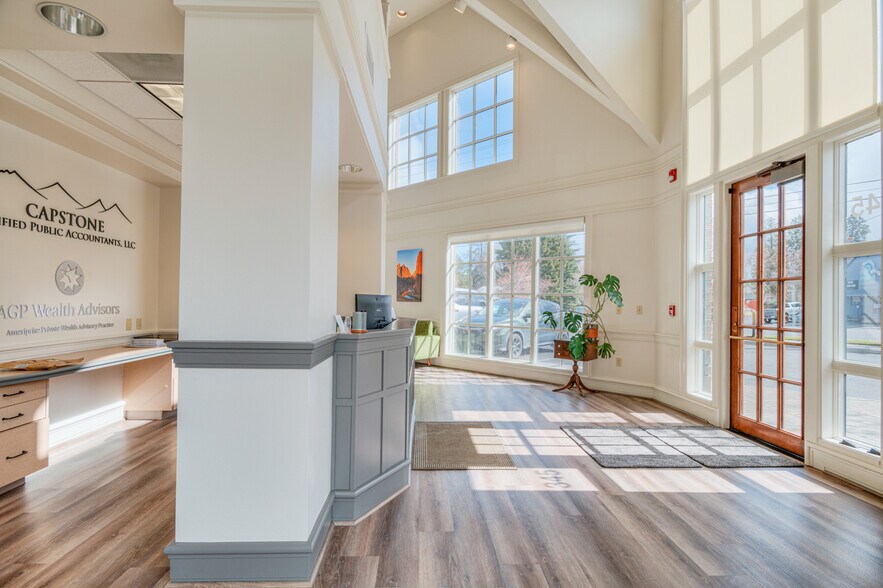 More Photos Of 345 SE 3rd St, Bend Office For Sale