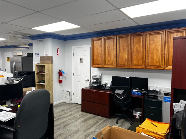 More Photos Of 9821 Greenbelt Rd, Lanham Seabrook Office For Sale