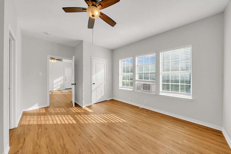 More Photos Of 1409 W Woodlawn Ave, San Antonio Apartments For Sale