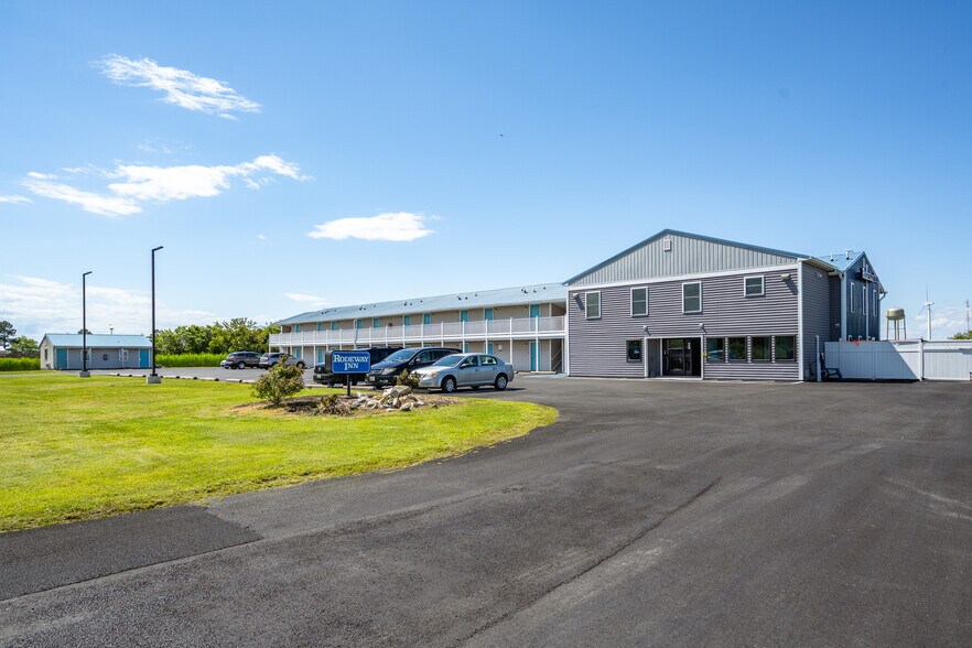 More Photos Of 700 Norris Harbor Dr, Crisfield Hotel For Sale