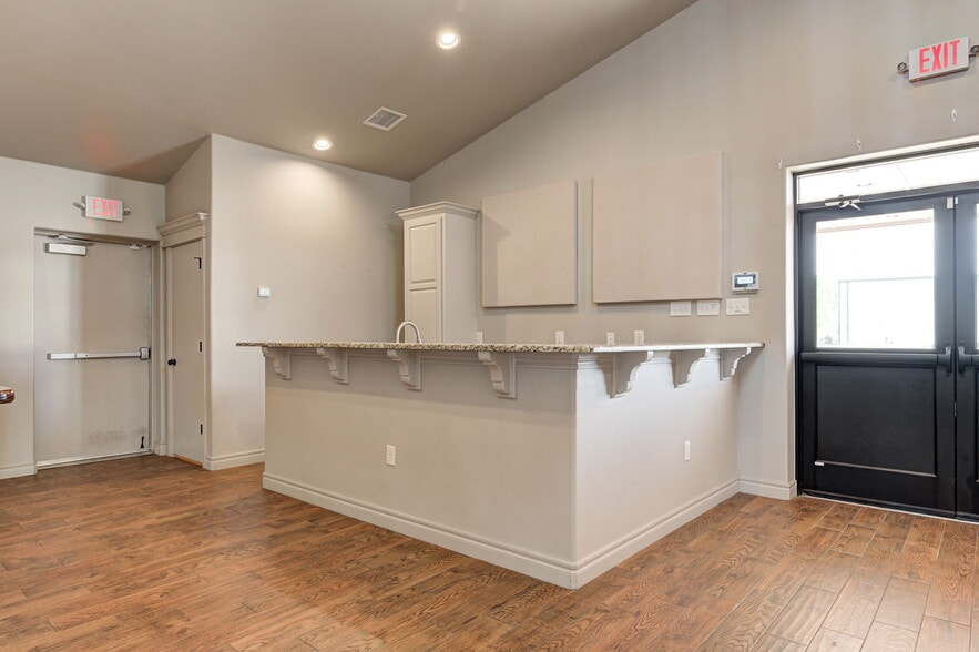 More Photos Of 450 E Main St, Yukon Religious Facility For Sale