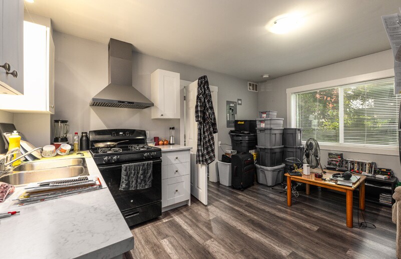 More Photos Of 31 Robarts St, Nanaimo Apartments For Sale